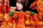 Mặt trái nghề "mukbang": Đánh đổi sức khỏe để nuôi lượt xem