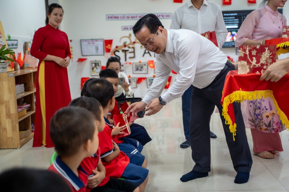 Một xã ở Hà Nội có hơn 400 học sinh vẫn phải vượt sông mỗi ngày đi học - 2 Một xã ở Hà Nội có hơn 400 học sinh vẫn phải vượt sông mỗi ngày đi học - 2