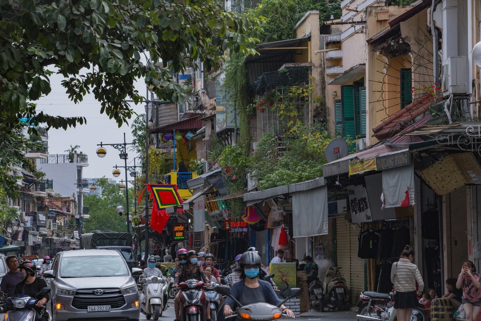 Hàng nghìn nhà phố Pháp cổ chờ sập tại Hà Nội: Cứu hết là điều không thể - 2 Hàng nghìn nhà phố Pháp cổ chờ sập tại Hà Nội: Cứu hết là điều không thể - 2