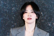 "Chị đẹp" Song Hye Kyo gây chú ý với kiểu tóc ngắn trẻ trung