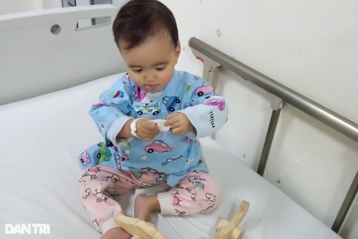Bạn đọc Dân trí đóng viện phí giúp bé 20 tháng tuổi phẫu thuật tim - 1 Bạn đọc Dân trí đóng viện phí giúp bé 20 tháng tuổi phẫu thuật tim - 1