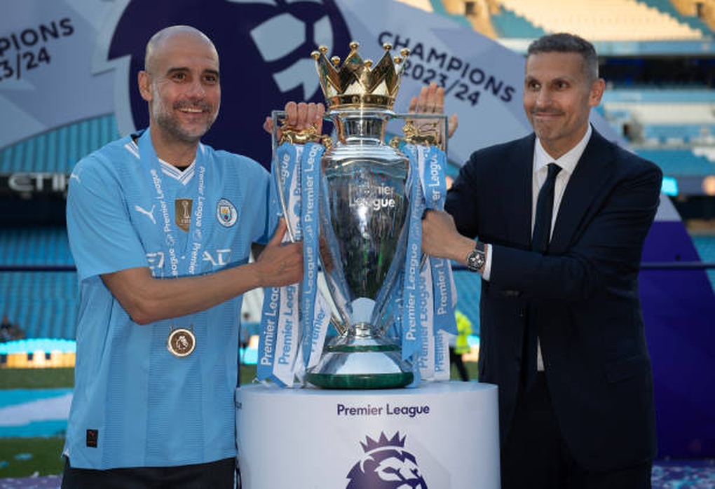 Hành động đẹp của Pep Guardiola với nhân viên Man City - 2 Hành động đẹp của Pep Guardiola với nhân viên Man City - 2