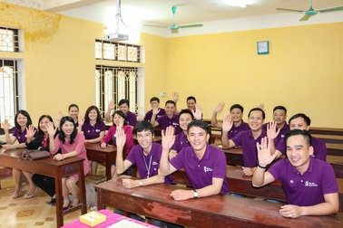 "Chúng mày ơi, về với trường, với lớp đi…"