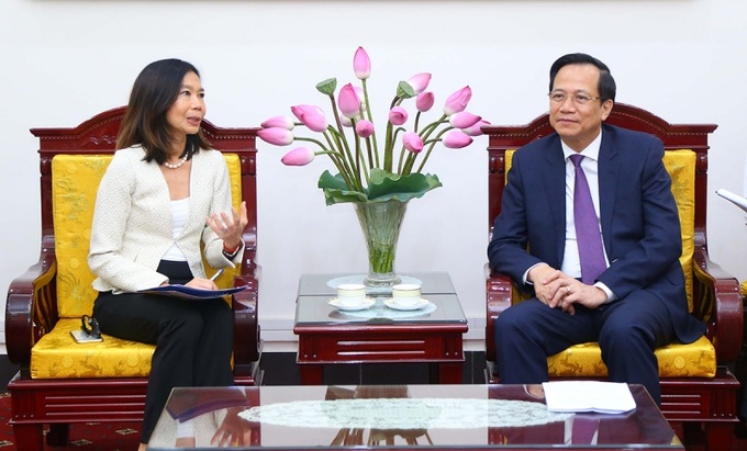 Bộ trưởng Đào Ngọc Dung và tân Điều phối viên Thường trú LHQ tại Việt Nam trao đổi làm việc