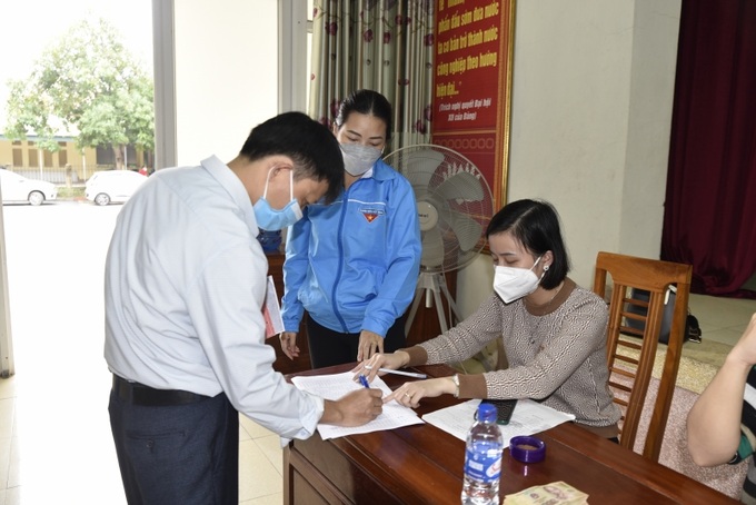 Hộ kinh doanh tại TX Hồng Lĩnh bị ảnh hưởng dịch COVID-19 nhận tiền hỗ trợ