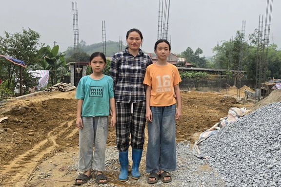 "Ước mơ tưởng chừng xa vời của mẹ con em đã thành sự thật"