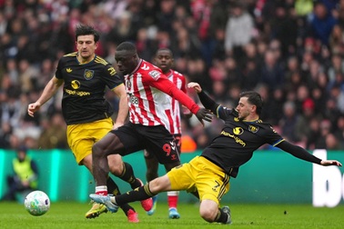 Man Utd chia điểm với Sunderland, cuộc đua top 3 chưa ngã ngũ