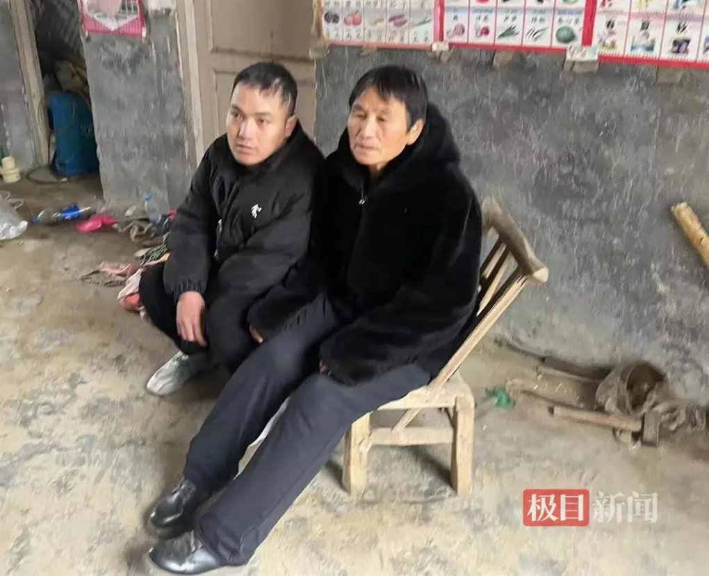Bé trai bị bỏ rơi ngoài bãi rác và cái kết bất ngờ sau 29 năm - 3 Bé trai bị bỏ rơi ngoài bãi rác và cái kết bất ngờ sau 29 năm - 3