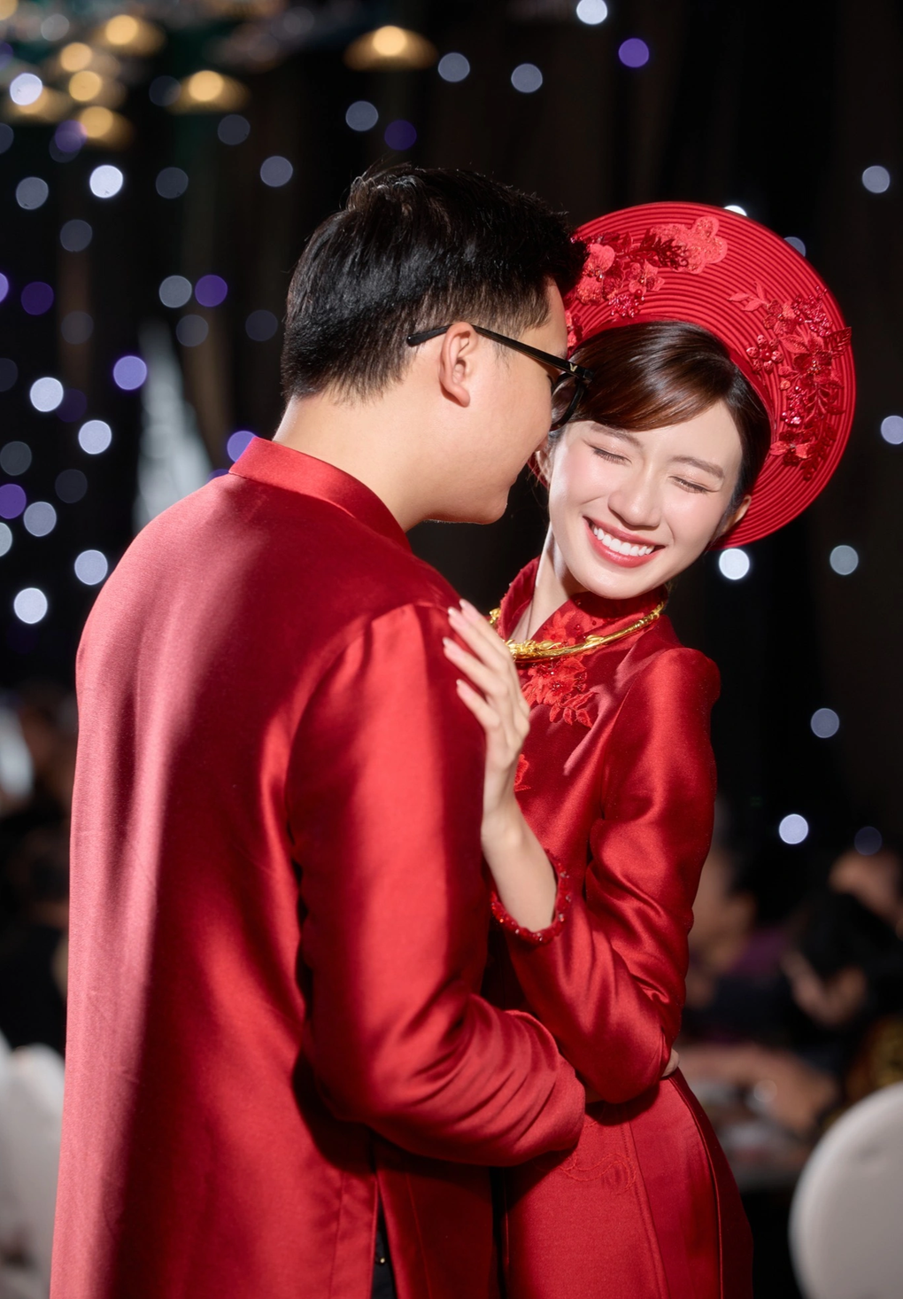 Diễn viên Ngọc Huyền bật khóc trong lễ ăn hỏi với bạn trai kém tuổi - 9 Diễn viên Ngọc Huyền bật khóc trong lễ ăn hỏi với bạn trai kém tuổi - 9