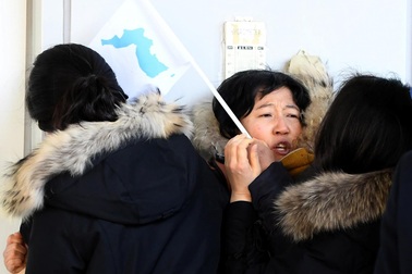 Người đào tẩu “xé rào” gặp gỡ đoàn nghệ thuật Triều Tiên