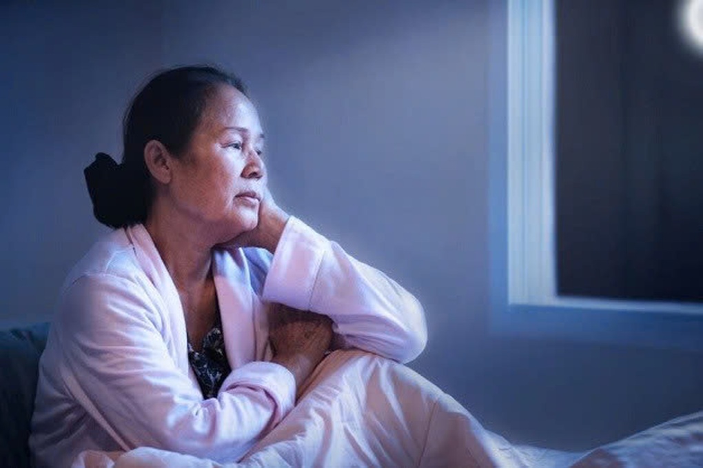 Đau đầu, mất ngủ ở người cao tuổi: Thực trạng và lời khuyên từ bác sĩ - 1 Đau đầu, mất ngủ ở người cao tuổi: Thực trạng và lời khuyên từ bác sĩ - 1