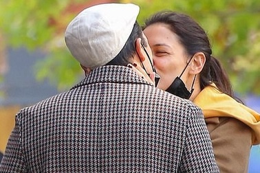 Vợ cũ Tom Cruise rạng ngời hạnh phúc từ khi có bồ trẻ