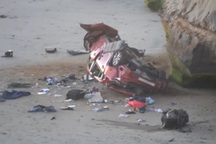 Chạy trốn cảnh sát, xe Mazda lao xuống vực, tài xế bị thương nặng