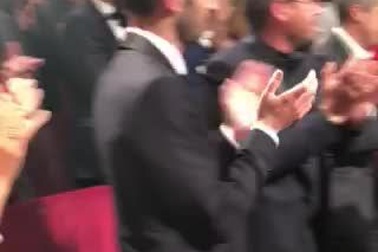 Khán giả vỗ tay tán dương sau khi xem xong Angel Face của Lý Nhã Kỳ tại LHP Cannes