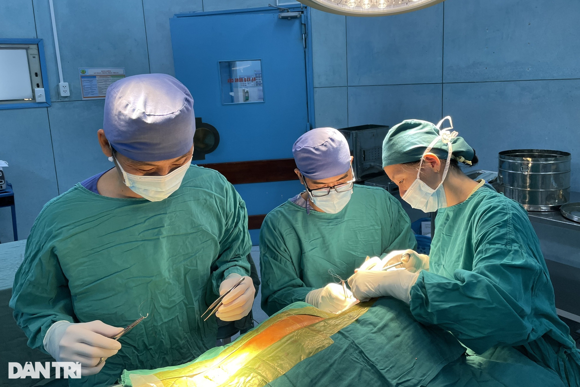 Những tin nhắn cầu cứu lúc nửa đêm và trăn trở của bác sĩ bé đầu bự - 8 Những tin nhắn cầu cứu lúc nửa đêm và trăn trở của bác sĩ bé đầu bự - 8