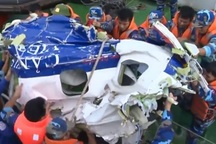 Hình ảnh những mảnh vỡ máy bay CASA tìm thấy trên biển Bạch Long Vĩ