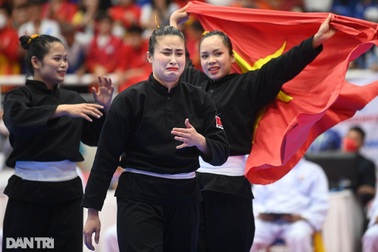 Ăn tập 14 năm, nữ võ sĩ Việt Nam òa khóc khi giành HCV SEA Games 31