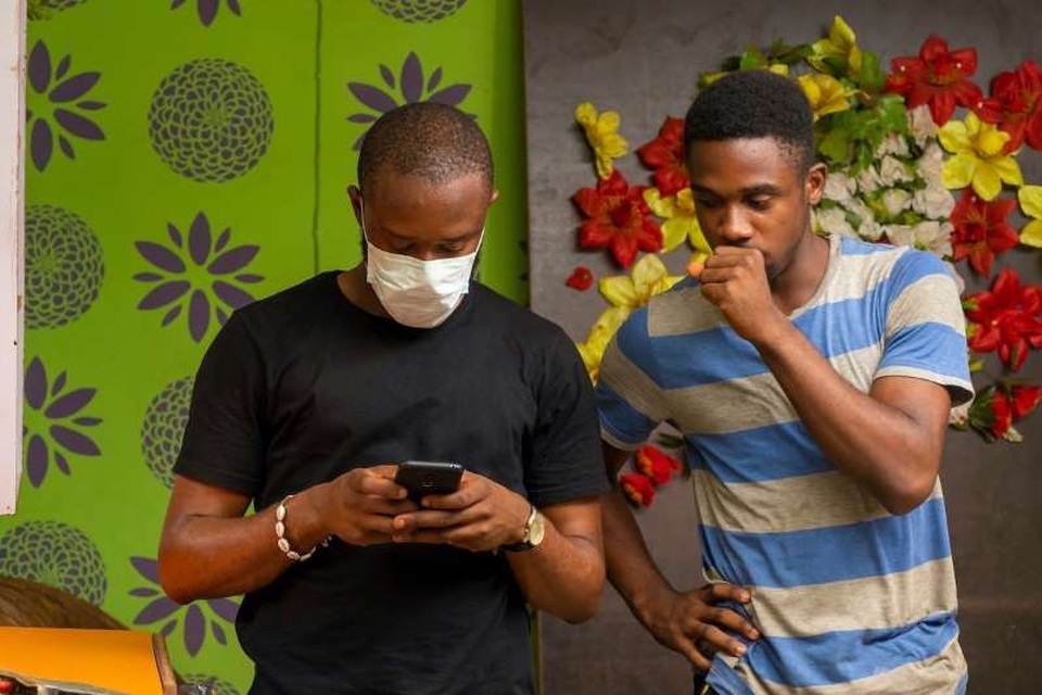 Nhiễm virus corona: Vì sao có người biểu hiện triệu chứng, người không? - 1 Nhiễm virus corona: Vì sao có người biểu hiện triệu chứng, người không? - 1