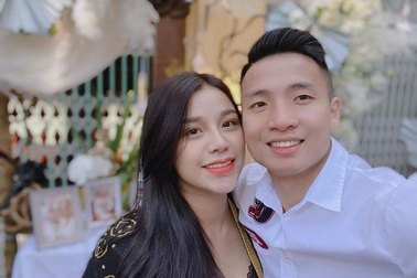 Trung vệ Bùi Tiến Dũng mua xế hộp bạc tỷ sành điệu tặng hôn thê