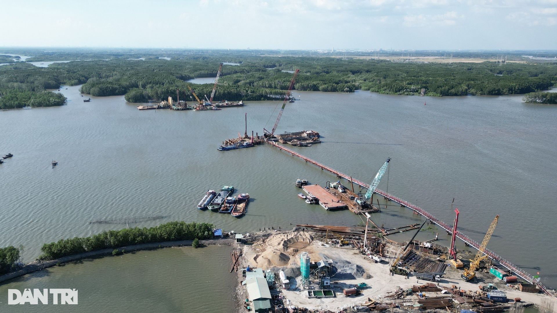 Hối hả trên công trường cầu Phước An bắc qua sông Thị Vải - 1 Hối hả trên công trường cầu Phước An bắc qua sông Thị Vải - 1