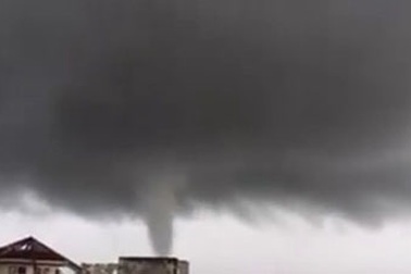 Hình ảnh "vòi rồng" xuất hiện tại khu vực Đại Học Hải Phòng