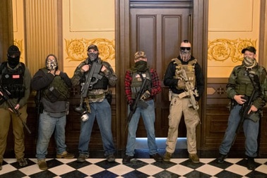 Mỹ: Người biểu tình mang súng xông vào nghị viện bang đòi dỡ phong tỏa