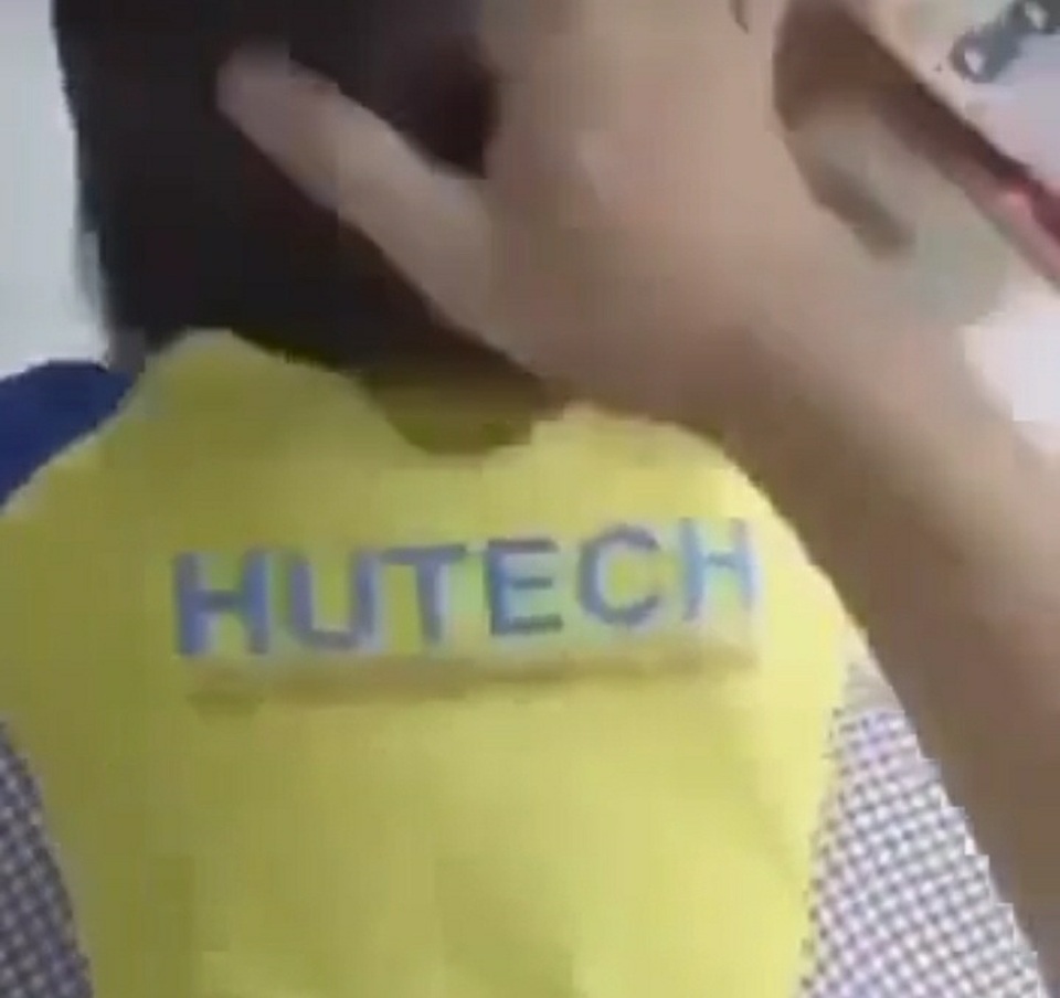 Áo đồng phục xuất hiện trong clip sex: Trường đại học nhờ công an xác minh - 1 Áo đồng phục xuất hiện trong clip sex: Trường đại học nhờ công an xác minh - 1