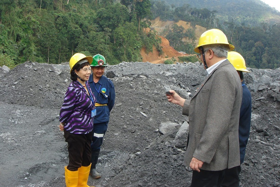 Rác là miếng bánh màu mỡ phải ‘tranh giành’ mới có được - 1 Rác là miếng bánh màu mỡ phải ‘tranh giành’ mới có được - 1