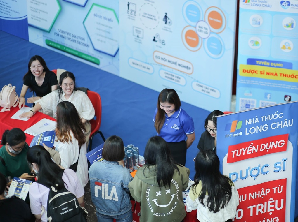 Học sinh, sinh viên trải nghiệm một ngày làm dược sĩ - 4 Học sinh, sinh viên trải nghiệm một ngày làm dược sĩ - 4