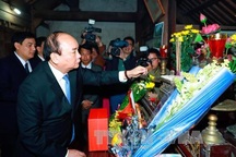 Thủ tướng Nguyễn Xuân Phúc dâng hương tại Khu di tích Kim Liên