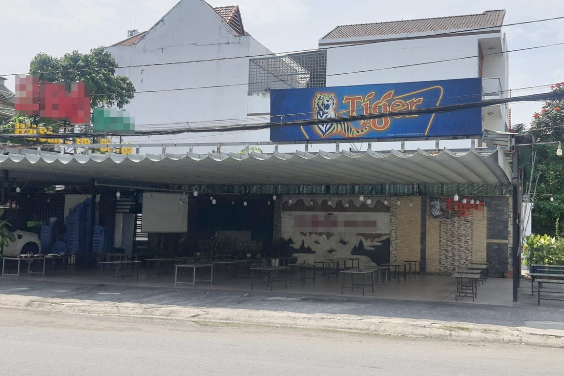 Mời bia không uống, người phụ nữ bị đánh nhập viện - 1 Mời bia không uống, người phụ nữ bị đánh nhập viện - 1