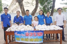 Sống đẹp với “bữa cơm yêu thương” của tuổi trẻ Bạc Liêu