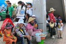 TPHCM: "Vã mồ hôi" đi chơi lễ giữa thời tiết nóng nực