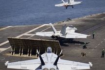 Máy bay có khả năng mang tên lửa Iran áp sát nguy hiểm tàu sân bay Mỹ