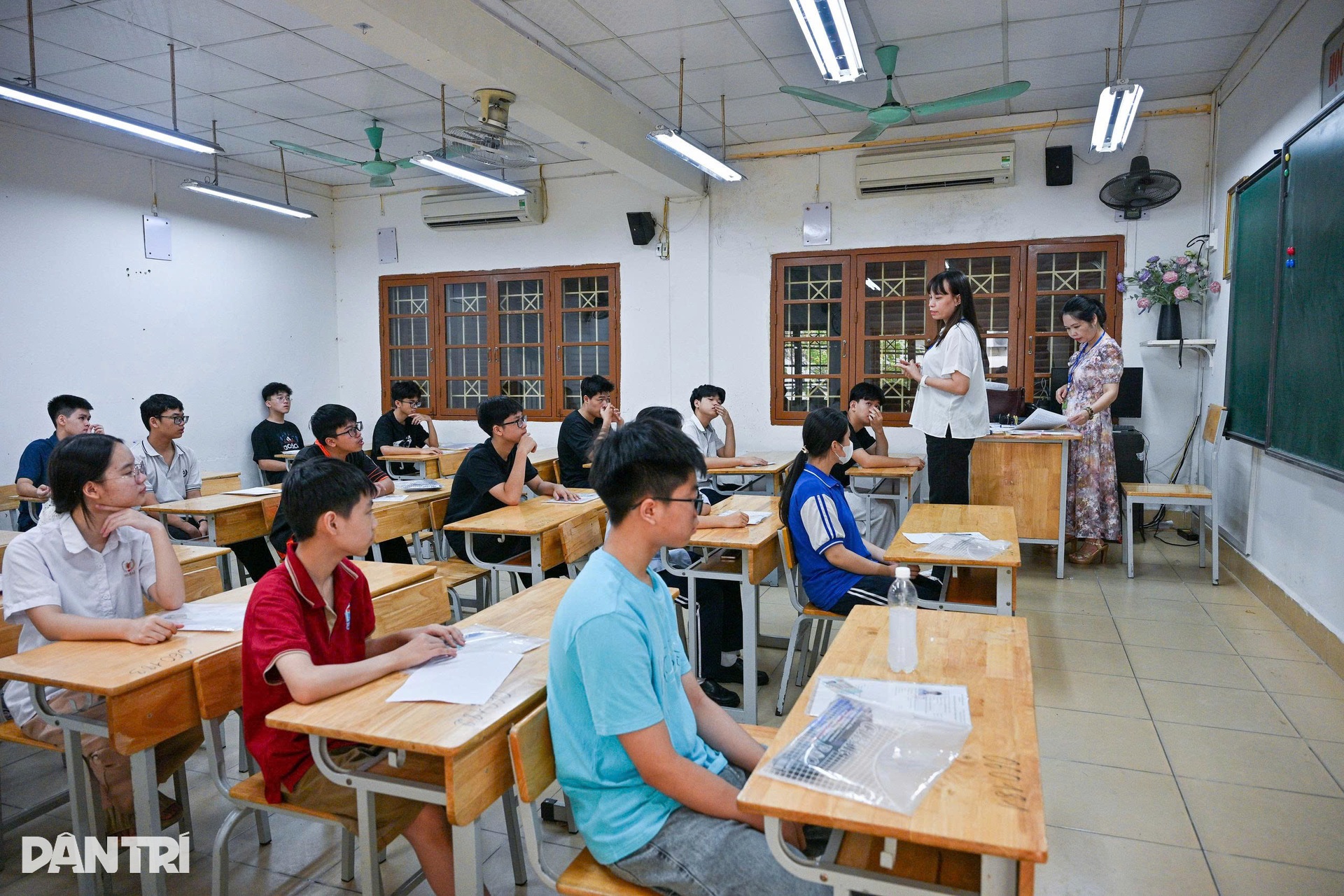 Sĩ tử Hà Nội tự tin, quyết tâm giành điểm cao ở kỳ thi vào lớp 10 - 9 Sĩ tử Hà Nội tự tin, quyết tâm giành điểm cao ở kỳ thi vào lớp 10 - 9