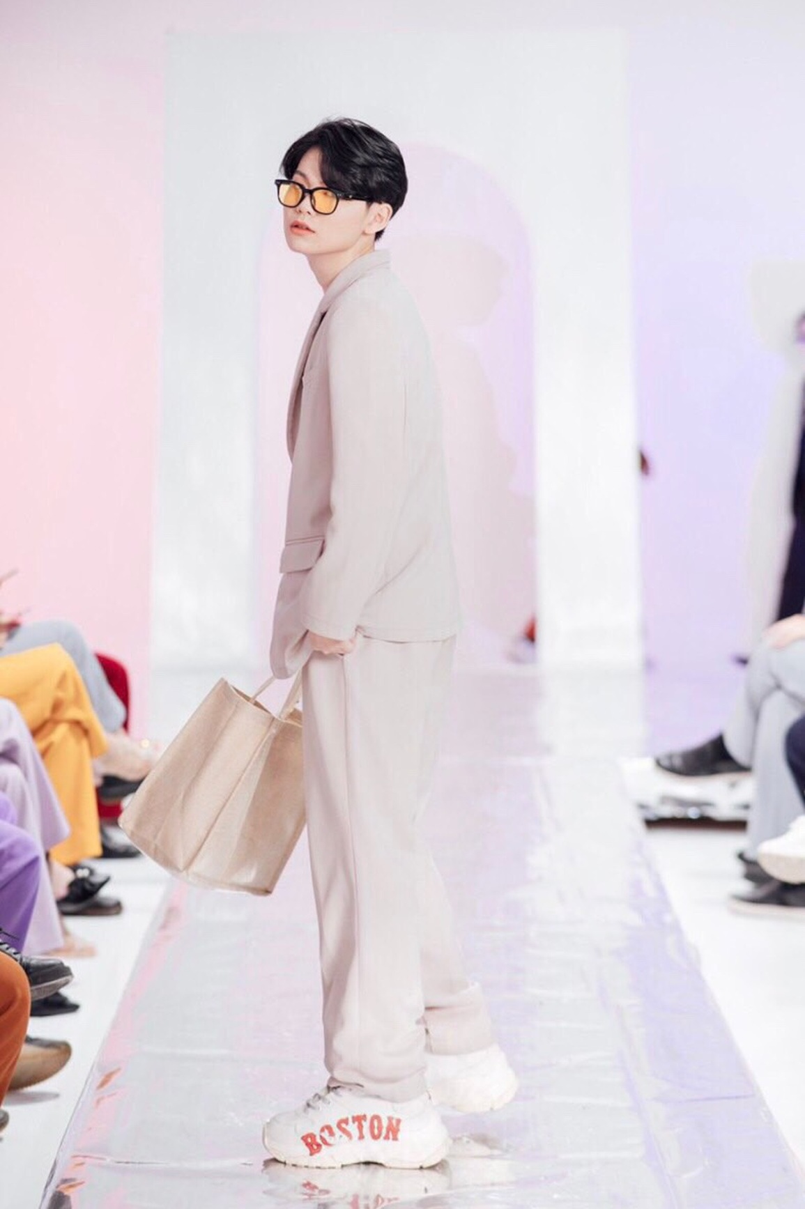 Học sinh Hải Phòng chụp ảnh kỷ yếu độc đáo như show trình diễn thời trang - 8 Học sinh Hải Phòng chụp ảnh kỷ yếu độc đáo như show trình diễn thời trang - 8