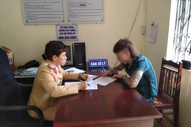 Khá “Bảnh” nộp phạt 5,5 triệu và bị tước giấy phép lái xe 2 tháng