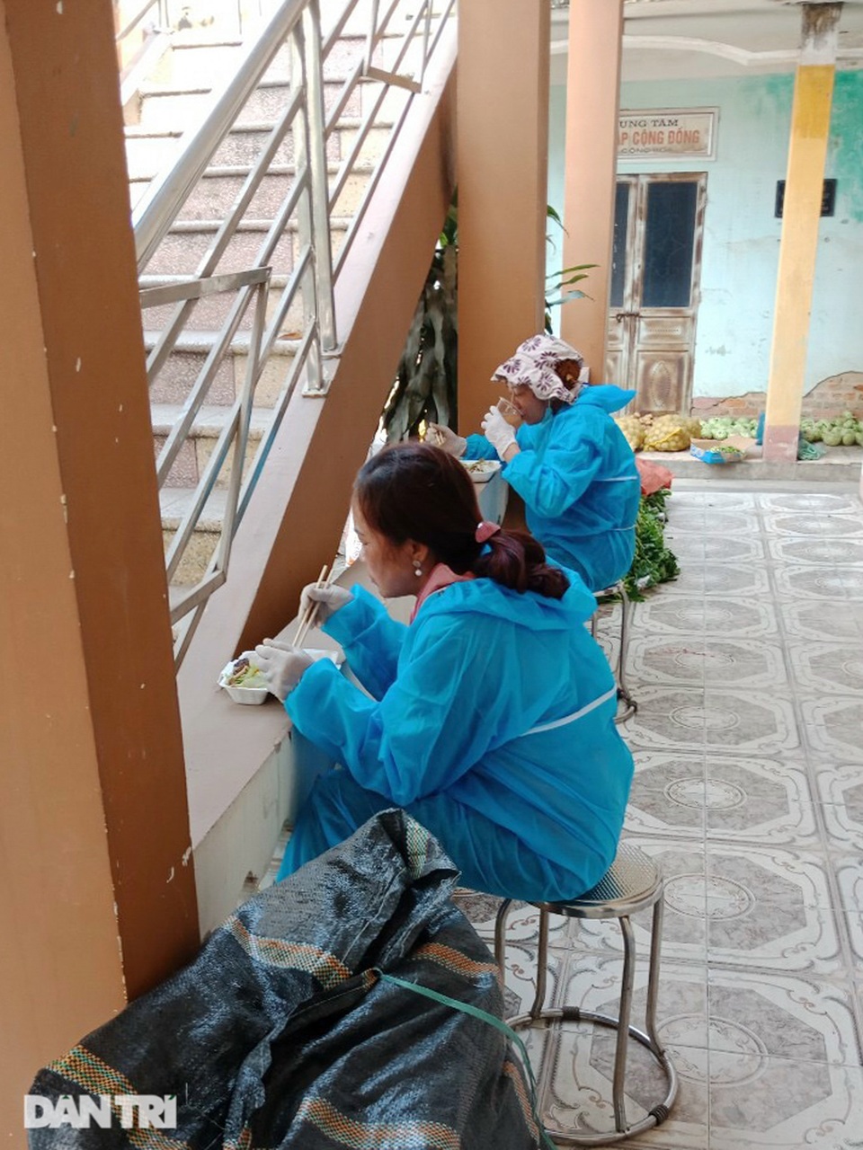 Cảm động bếp ăn dã chiến xuyên Tết luôn đỏ lửa tại ổ dịch TP Chí Linh - 13 Cảm động bếp ăn dã chiến xuyên Tết luôn đỏ lửa tại ổ dịch TP Chí Linh - 13