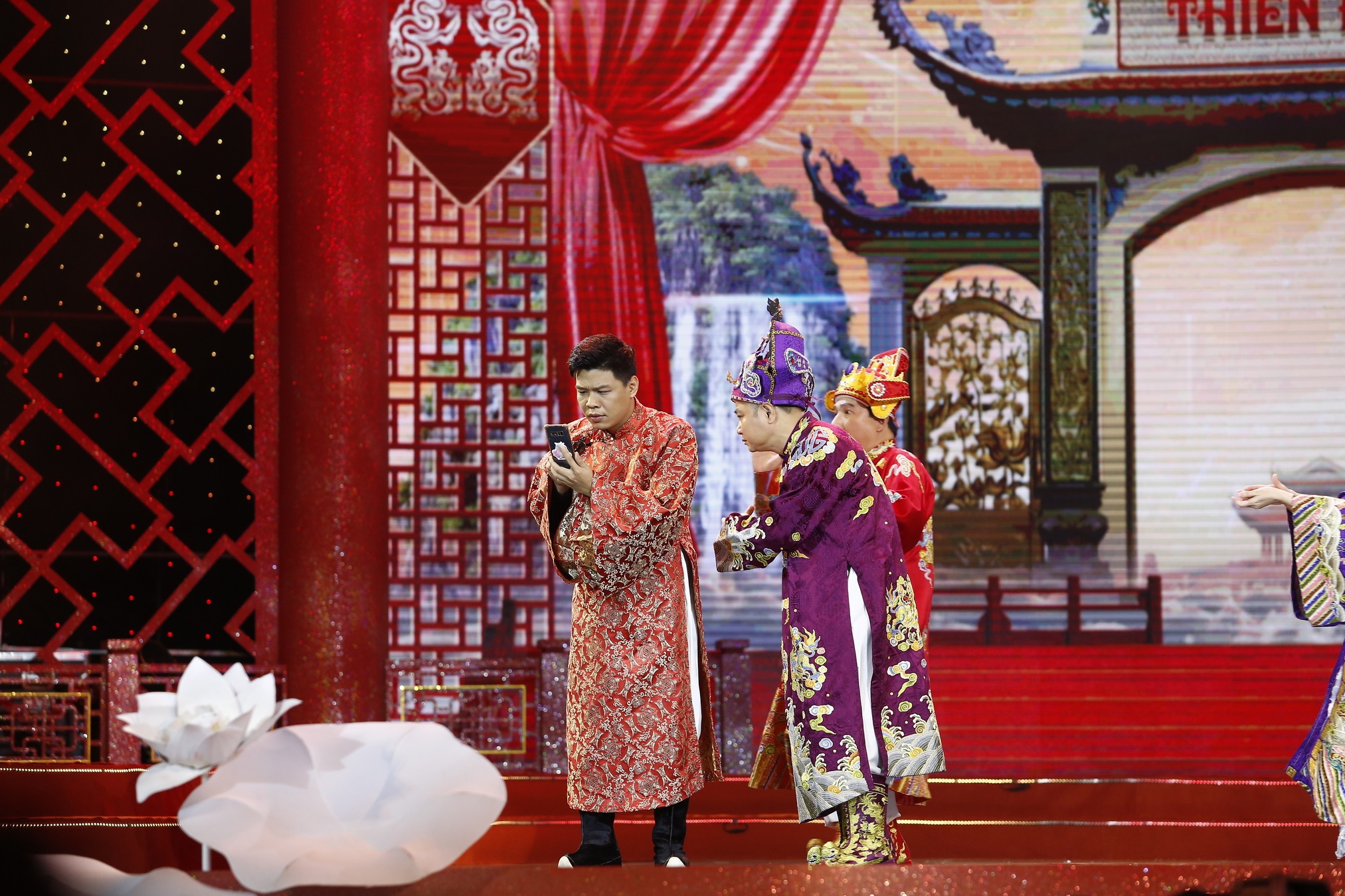 View - Trung Ruồi từng không có 3.000 đồng uống trà đá, kể góc khuất ở "Táo quân" | Báo Dân trí