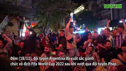 Người yêu bóng đá ở Hà Nội cuồng nhiệt cổ vũ chung kết World Cup 2022