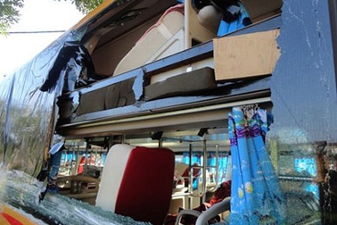 Ráo riết truy tìm thủ phạm vụ 5 xe khách bị ném đá