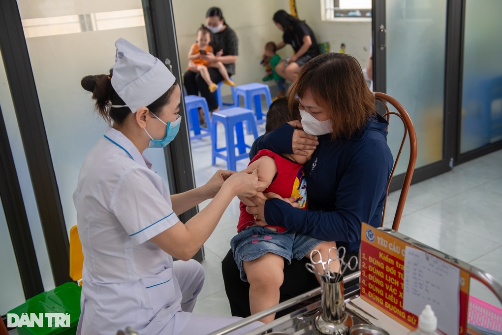 Nhiều địa phương triển khai chiến dịch tiêm vaccine sởi chậm - 1 Nhiều địa phương triển khai chiến dịch tiêm vaccine sởi chậm - 1