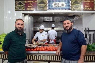 Người chụp ảnh với con trai Tổng thống Thổ Nhĩ Kỳ phủ nhận tin thất thiệt