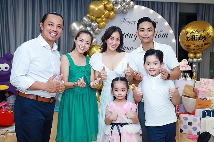 Mối quan hệ đặc biệt giữa bộ ba kiện tướng Khánh Thi - Phan Hiển - Chí Anh - 8 Mối quan hệ đặc biệt giữa bộ ba kiện tướng Khánh Thi - Phan Hiển - Chí Anh - 8