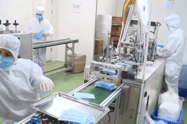 Cận cảnh quy trình sản xuất khẩu trang y tế thời dịch corona