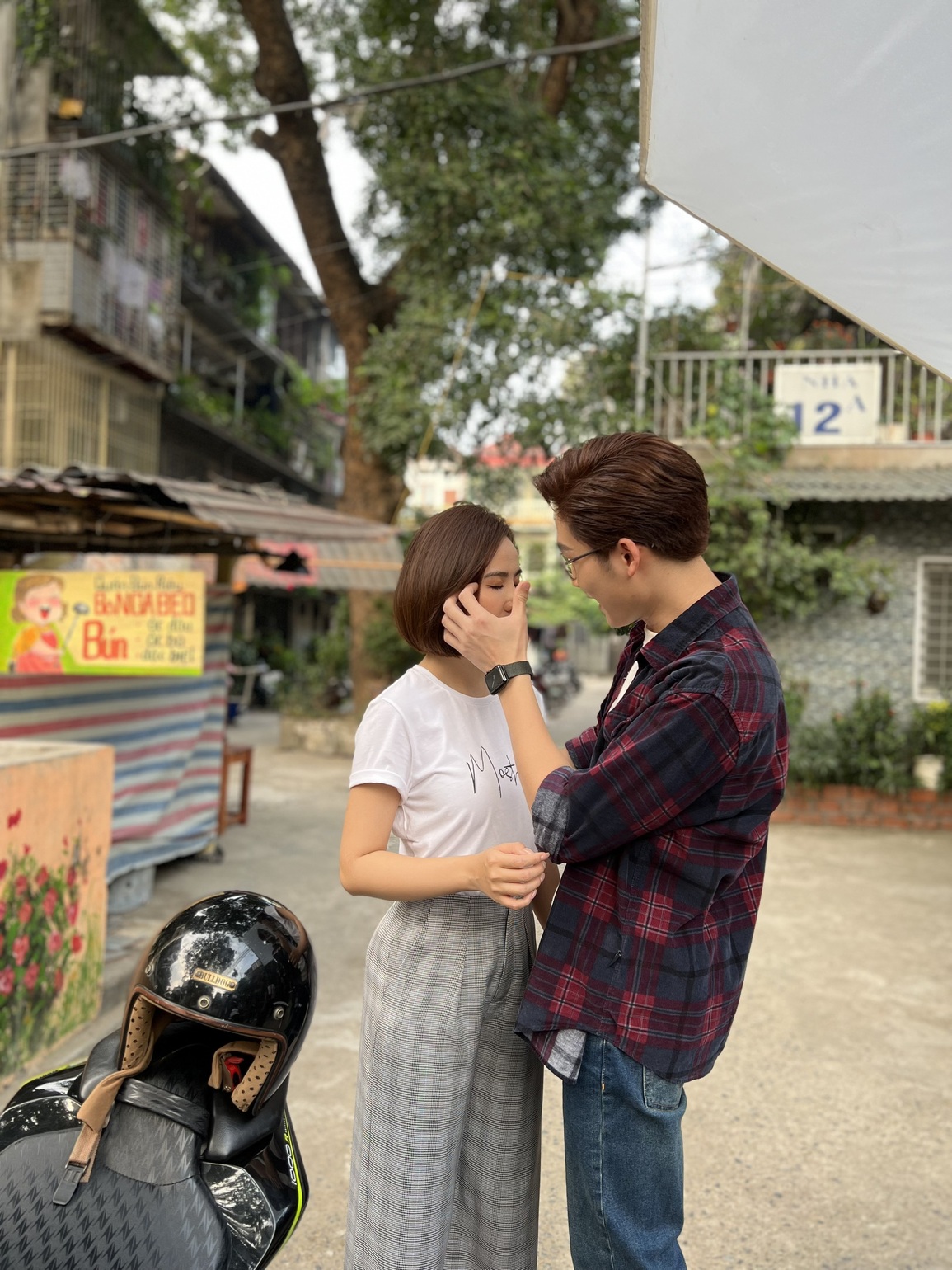 Huyền Lizzie lo sợ điều gì sau khi hôn phi công trẻ? - 2 Huyền Lizzie lo sợ điều gì sau khi hôn phi công trẻ? - 2