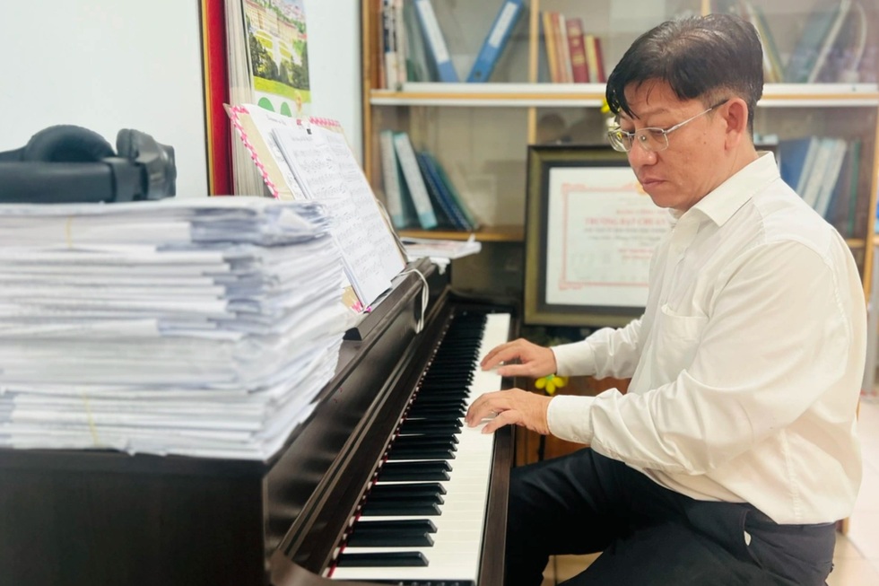 Hiệu trưởng xin đổi quà sang... tiền và ngôi trường không có quỹ phụ huynh - 3 Hiệu trưởng xin đổi quà sang... tiền và ngôi trường không có quỹ phụ huynh - 3