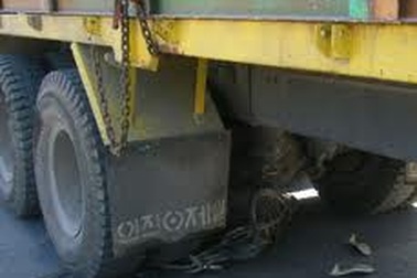 Lùi xe không quan sát, một người bị chèn chết