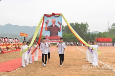 Rèn luyện thân thể theo gương Bác