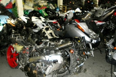 Tạm giữ hàng trăm mô-tô “khủng” tại cảng Hải Phòng